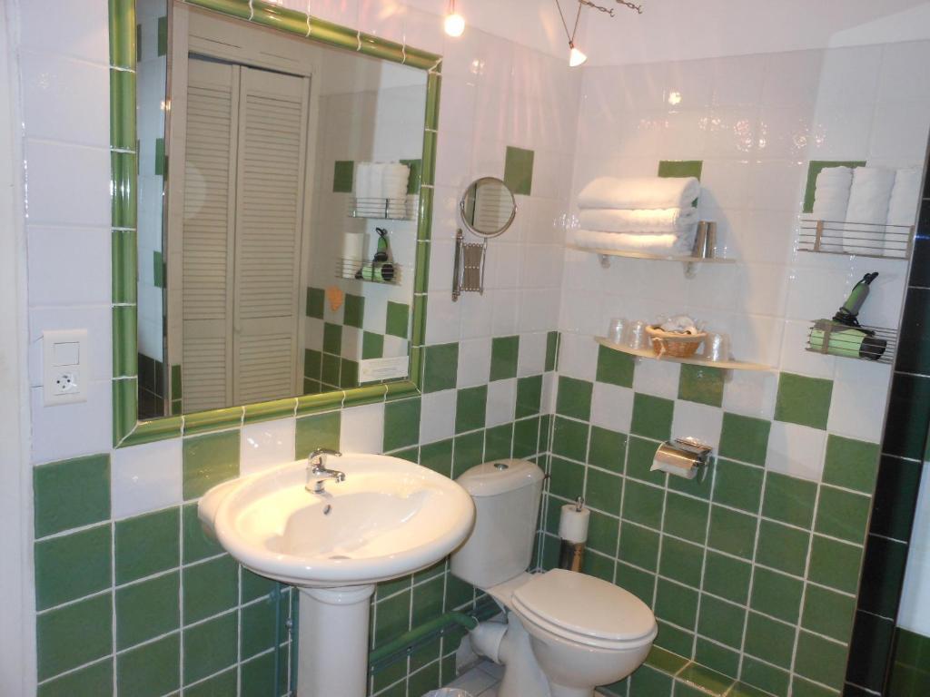 Aparthotel Les Logis Du Roy Saint-Émilion Zimmer foto