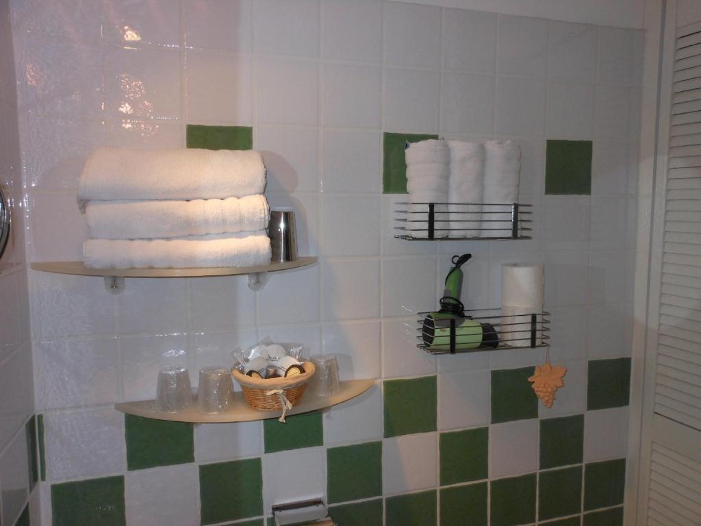 Aparthotel Les Logis Du Roy Saint-Émilion Zimmer foto